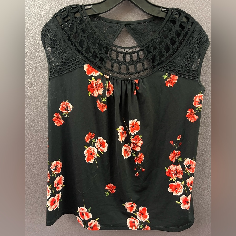 Maurices Short Sleeve Blouse Size Large NWOT